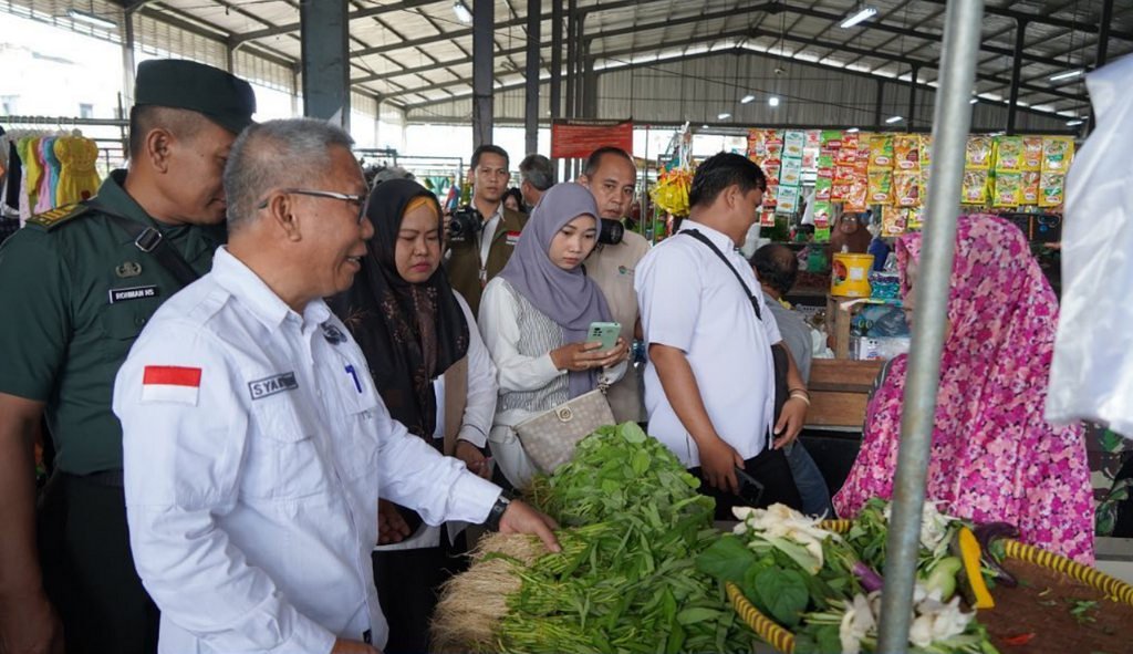 Pemkab Muara Enim Gelar Operasi Pasar Sayur Murah Pemkab Muara Enim Gelar Operasi Pasar Sayur Murah