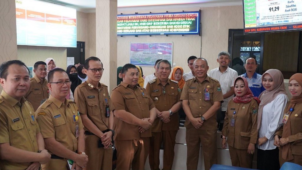 Hari Pertama Masuk Kerja, Pj Bupati Halal Bihalal ke Sejumlah OPD di Kabupaten Muara Enim