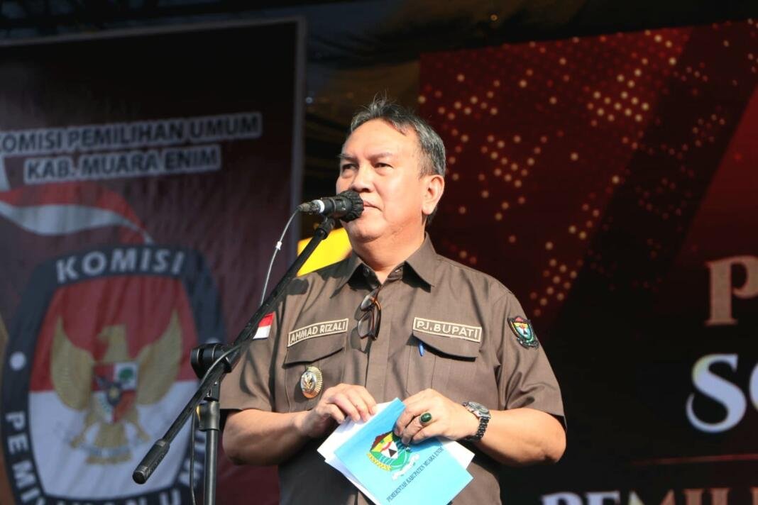 Hadiri Sosialisasi Akbar Pilkada 2024, Pj. Bupati Ajak Masyarakat Lawan Politik Uang Hadiri Sosialisasi Akbar Pilkada 2024, Pj. Bupati Ajak Masyarakat Lawan Politik Uang