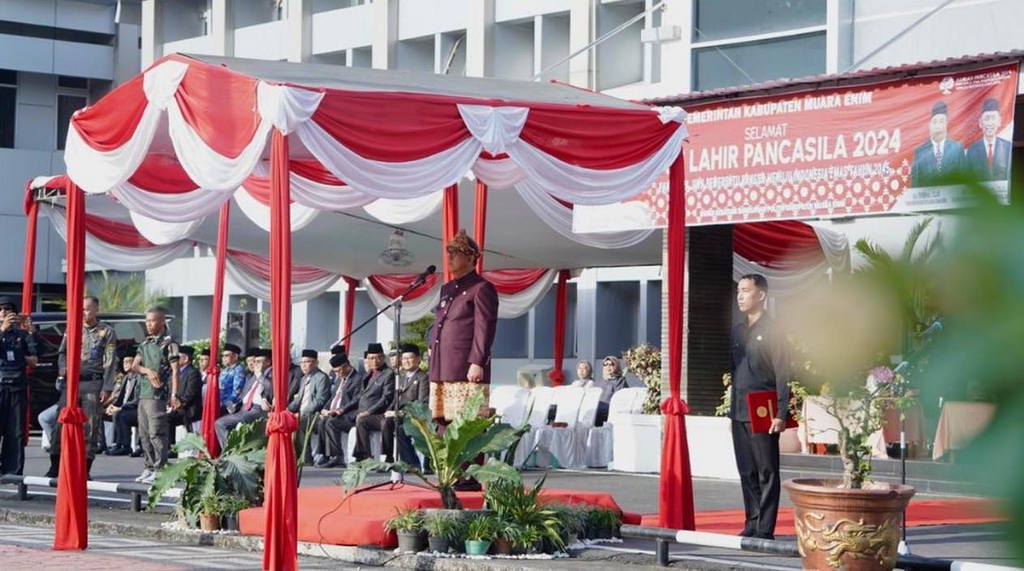 Pj. Bupati Muara Enim. Dr. H. Ahmad Rizali, M.A Pimpin Upacara Hari Lahir Pancasila Tahun 2024