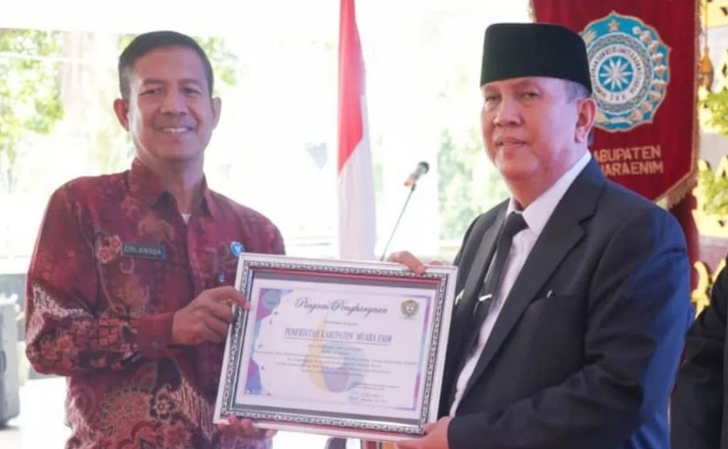 Pj. Bupati Muara Enim Terima Penghargaan BNN Pada Peringatan HANI 2024