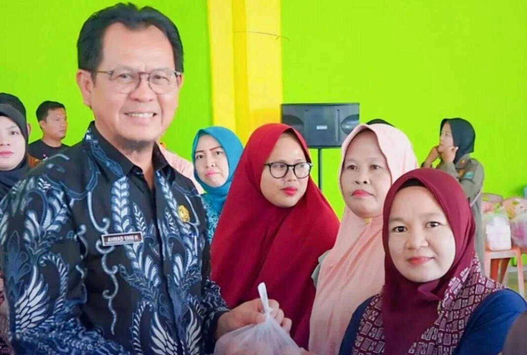 Pemkab. Muara Enim Gelar Gerakan Pangan Murah di Desa Ujan Mas Lama.