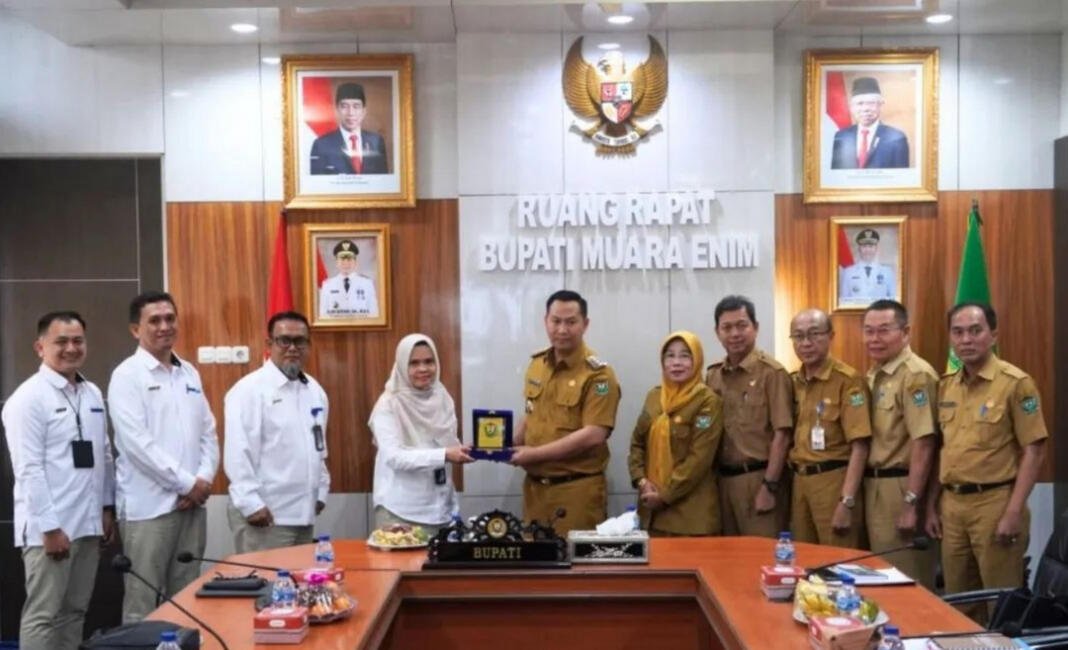 Pj. Bupati Muara Enim Henky Putrawan Bersama Perum Bulog Bahas Rencana Pengadaan Beras ASN dan Honorer Pj. Bupati Muara Enim Henky Putrawan Bersama Perum Bulog Bahas Rencana Pengadaan Beras ASN dan Honorer