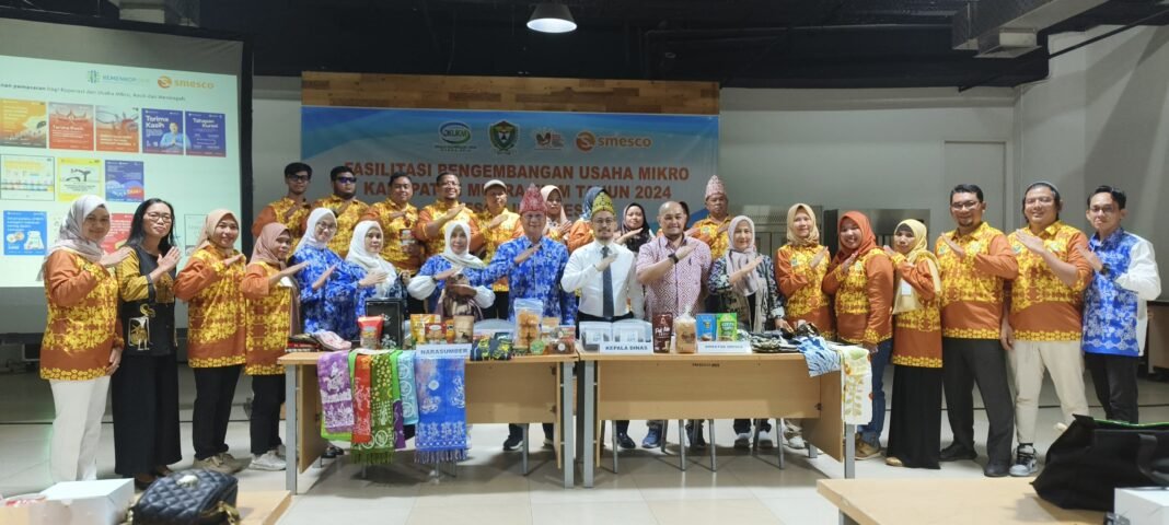 20 Pengusaha UMKM Muara Enim Photo Bersama Rizki Firdaus Direktur Bisnis dan Pemasaran LLP-KUKM