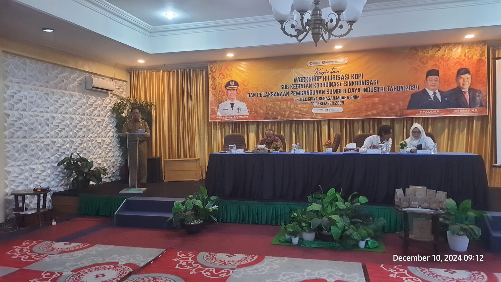 Asisten II Bidang Perekonomian dan Pembangunan, Ahmad Yani Heriyanto Dalam Acara Pembukaan Workshop Hilirisasi Kopi Kabupaten Muara Enim, di Hotel Griya Serasan