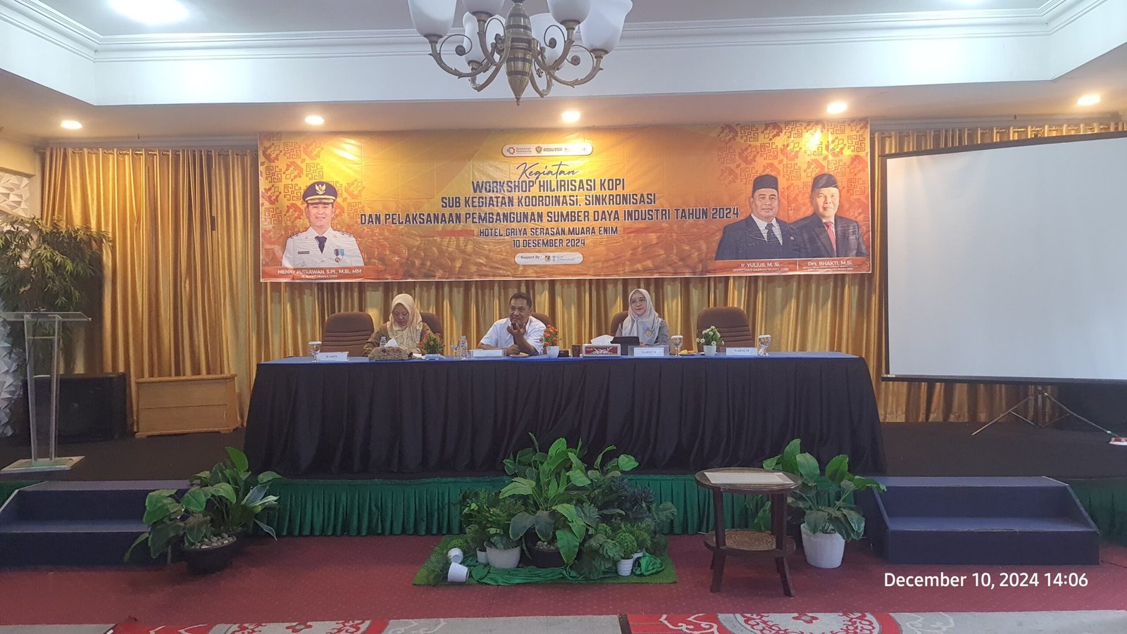Ketua Kadinda Muara Enim, Iwan Kurniawan saat menjadi Narasumber dalam acara Workshop Hilirisasi Kopi 2024 di Hotel Griya Serasan Muara Enim