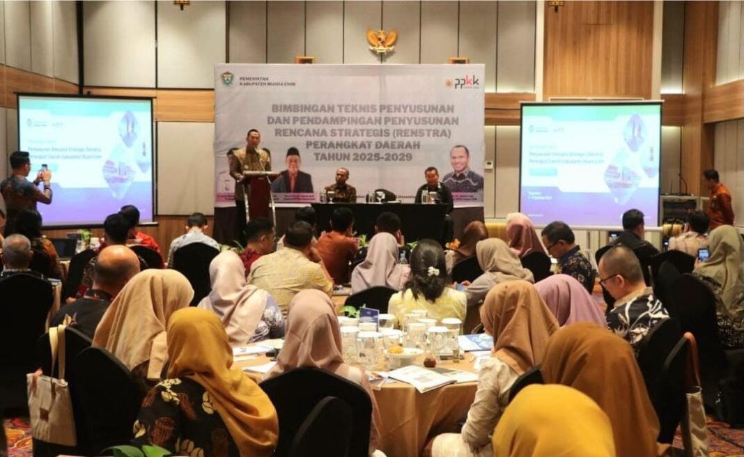 Pj Bupati memberikan sambutan di dalam kegiatan Bimtek Penyusuna Renstra Kabupaten Muara Enim 2025-2029 Pj Bupati memberikan sambutan di dalam kegiatan Bimtek Penyusuna Renstra Kabupaten Muara Enim 2025-2029