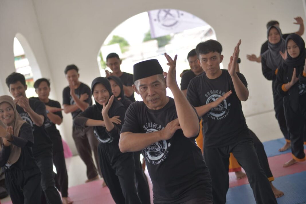 Hasdi Sofyan seorang Praktisi Kuntau berlatih bersama