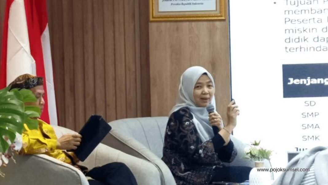 Ketua Tim Kerja PIP Puslapdik Kemendikdasmen Sofiana Nurjanah memaparkan terkait Pentingnya Aktivasi Rekening dan dana Program Indonesia Pintar (PIP), di Wisma BSG, Jakarta pada Kamis (13/3/2025). ANTARA/Hana Kinarina Ketua Tim Kerja PIP Puslapdik Kemendikdasmen Sofiana Nurjanah memaparkan terkait Pentingnya Aktivasi Rekening dan dana Program Indonesia Pintar (PIP), di Wisma BSG, Jakarta pada Kamis (13/3/2025). ANTARA/Hana Kinarina